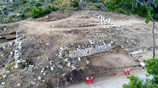 En az 6 tapınağın bulunduğu Phaselis’te kazı çalışmaları sürüyor