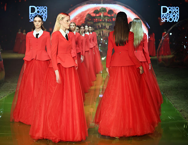 Dünyaca ünlü modeller Antalya’da podyuma çıktı 