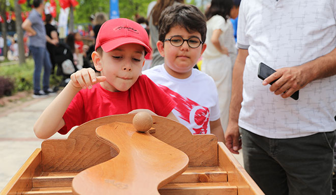 Dünya çocukları Antalya’dan barış mesajı verdi