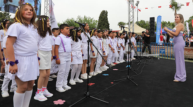 Dünya çocukları Antalya’dan barış mesajı verdi