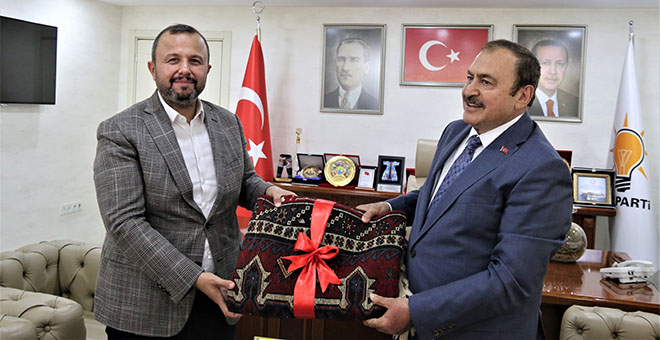 AK Partili Veysel Eroğlu: “Antalya’da yollar Afyon kaymağı gibi oldu” 