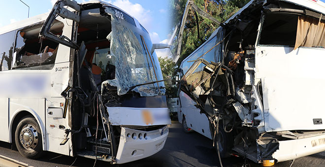 Alanya'da tur otobüsü yolcu indiren servise çarptı 