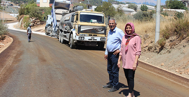 Kumluca Ortaköy’de 6 mahalleyi bağlayan grup yolu asfaltlanıyor 