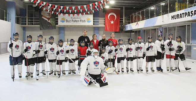 Antalya'nın tek buz hokeyi takımı sezona hazırlanıyor 