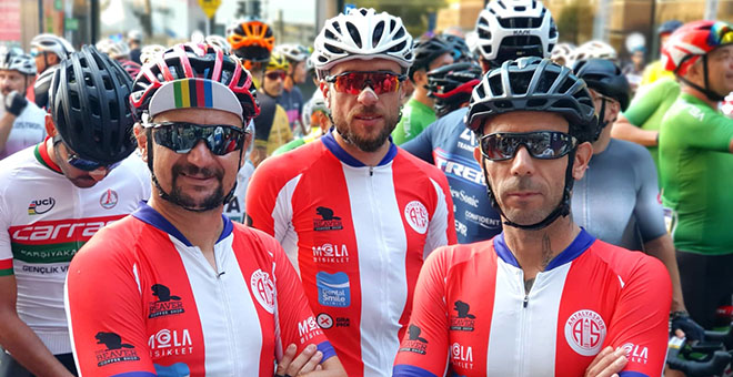 Antalyasporlu bisikletçilerden İzmir'de iki birincilik 