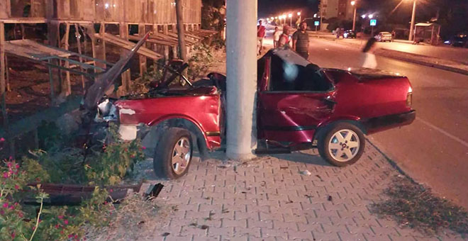 Kumluca'da otomobil ile cip çarpıştı: 1 ölü 6 yaralı 