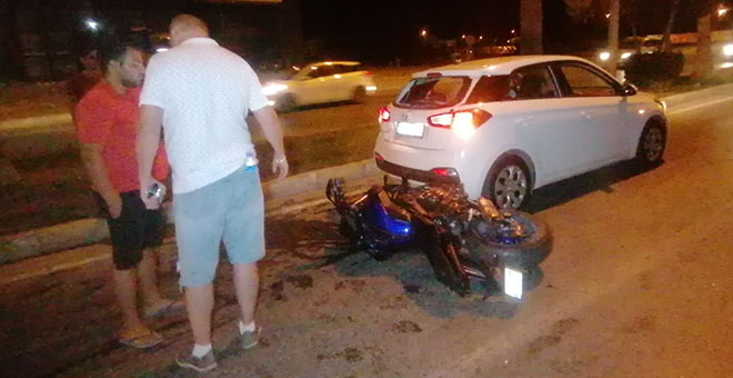 Otomobile çarpan alkollü motosiklet sürücüsü yaralandı 