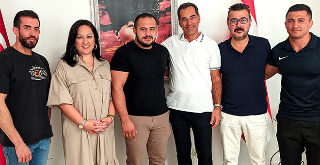Antalyaspor Başkan Çetin, güreş takımını ağırladı 