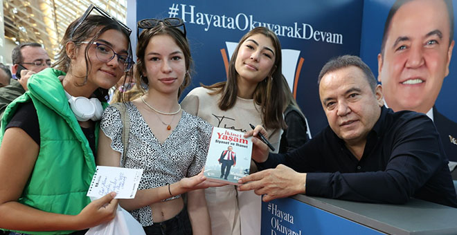 Antalya Kitap Fuarı dolu dolu geçiyor 