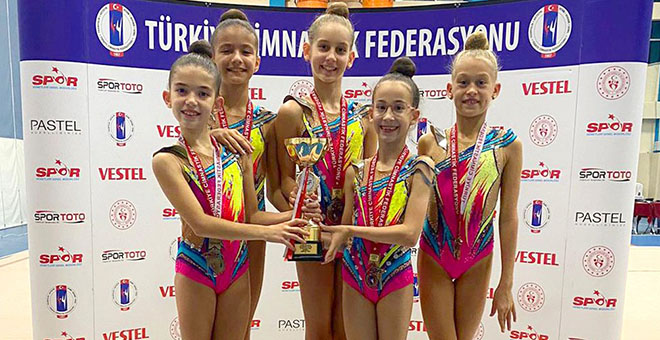 Antalyasporlu Cimnastikçiler İstanbul'da şampiyon 