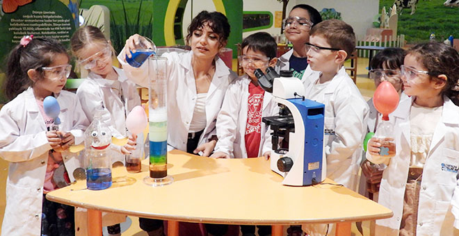 Antalya Bilim Merkezi’nde miniklere bilim aşılanıyor 