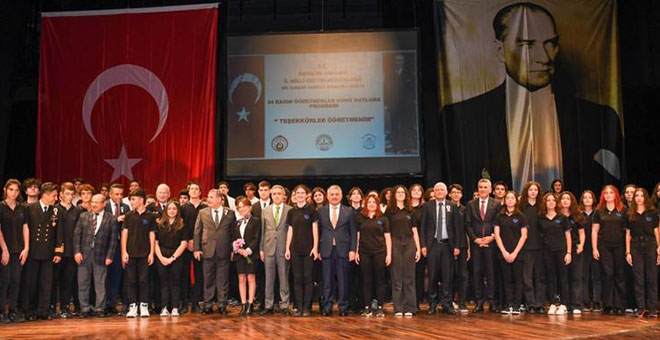 Antalya’da Öğretmenler Günü coşkuyla kutlandı