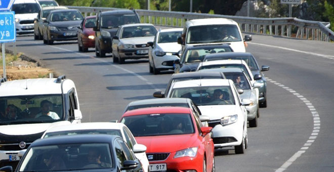 Antalya'da trafiğe kayıtlı kara motorlu taşıt sayısı 1 milyon 297 bin 321 oldu 