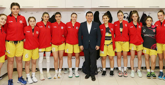 Tütüncü’den Kız Basketbol Takımına destek sözü 