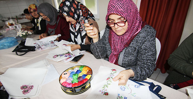 Ev hanımlarının ilgi odağı olan kurs merkezi Kargıcak'ta açıldı 