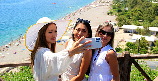 Antalya turizmde 2023'e hızlı giriş yaptı: Geçen yıla yüzde 61,5 fark 