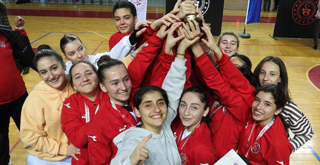 Kepez’in basketbolcu kızları yine şampiyon