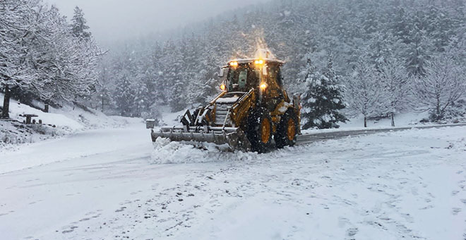 Akseki’de 25 mahalle yolu kar sebebiyle kapalı 