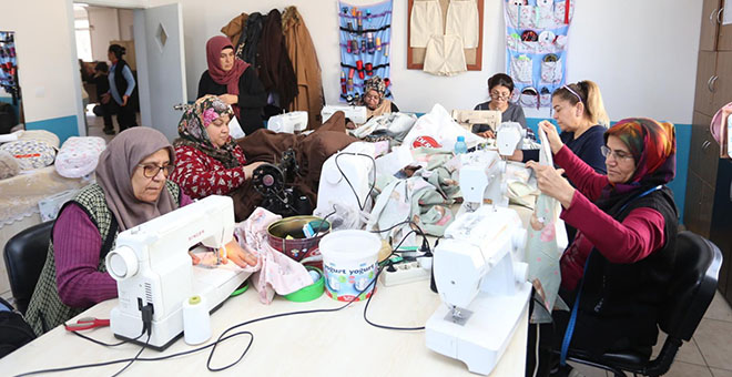 Kepez’den deprem bölgesine kadın desteği 