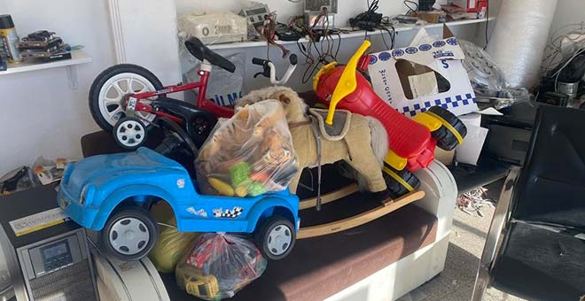 Antalya'da esnaf  çocuklar için oyuncak topluyor