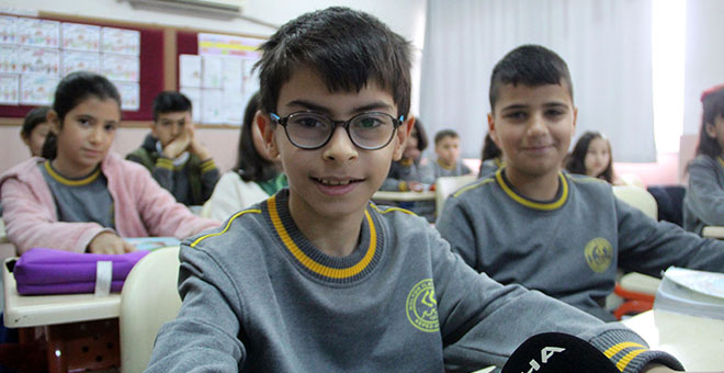 5 bin 400 depremzede çocuk Antalya'da okula başladı 