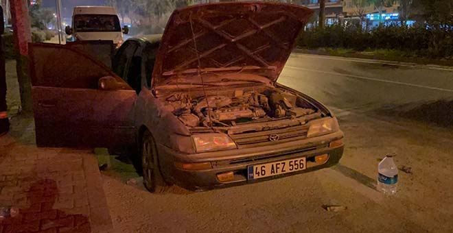 Antalya'da depremzedeye ait araç küle döndü