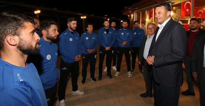 Başkan Ulutaş futbolcularla bir araya geldi 