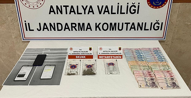 Antalya'da aranan 220 firari yakalandı 