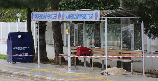 Antalya'da unutulan valiz polisi alarma geçirdi