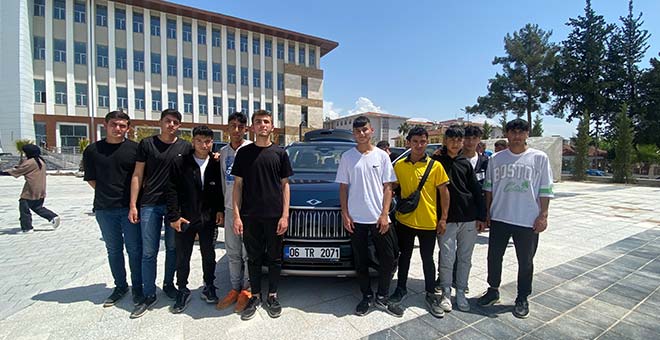Antalya'da gençler Togg’a hayran kaldı