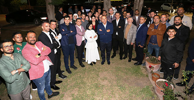 Bakan Çavuşoğlu, Antalya’da gençlerle buluştu 