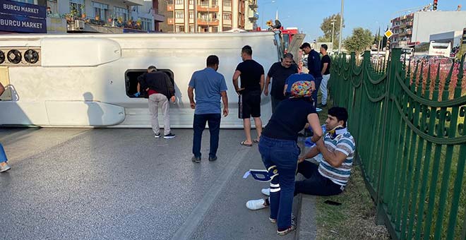 Antalya'da servis aracı kaza yaptı! 12 yaralı var 