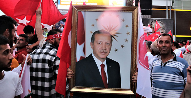 Erdoğan'ın zafer kutlaması meydana sığmadı, üst geçide taştı 