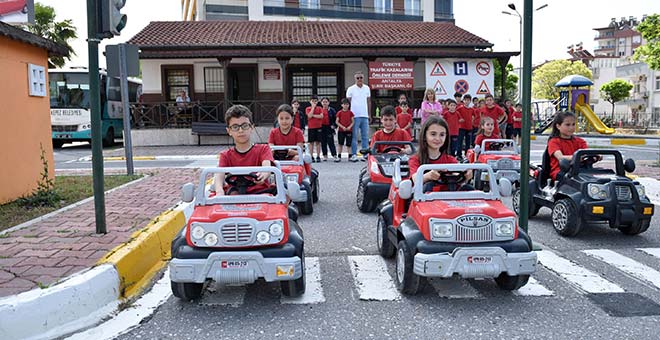 Kepez’den geleceğin sürücü adaylarına trafik eğitimi