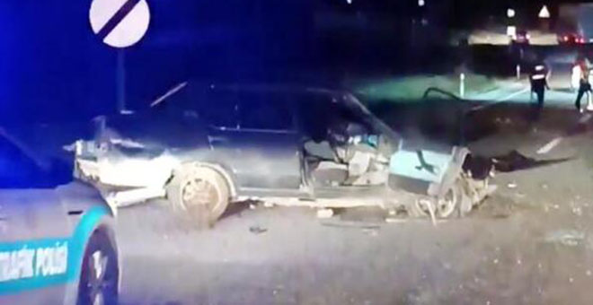 Tekirova'da feci kaza: Otomobilden fırlayan kadın, başka bir aracın altında kaldı