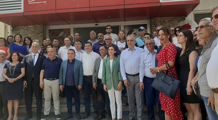 Başkan Necati Topaloğlu, CHP Antalya İl Binası’ndaki bayramlaşma törenine katıldı