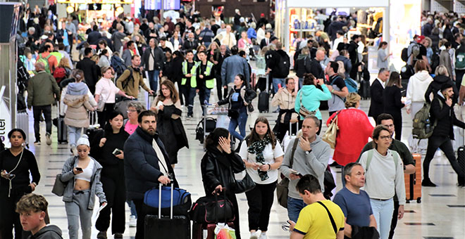 Antalya Havalimanı tüm zamanların uçak trafiği rekorunu kırdı 