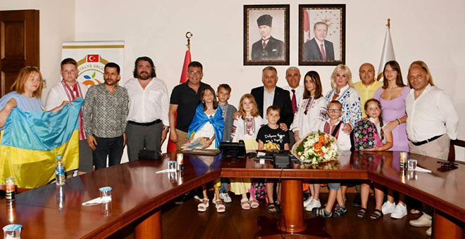 Vali Yazıcı, Ukraynalı çocukları misafir etti