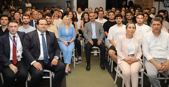 Bakan Kacır, Akdeniz Üniversitesinde öğrencilerle buluştu 