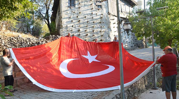  54 metrekarelik Türk bayrağı