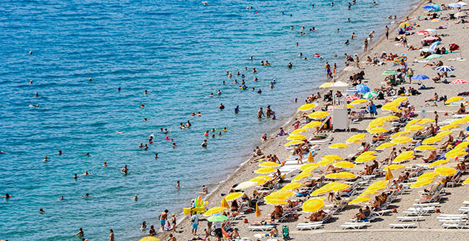 Antalya’da Eylül sıcakları: Termometreler 38 dereceyi gördü 