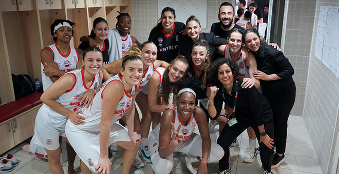 Büyükşehir Kadın Basketbol Takımı, liderliğe yükseldi