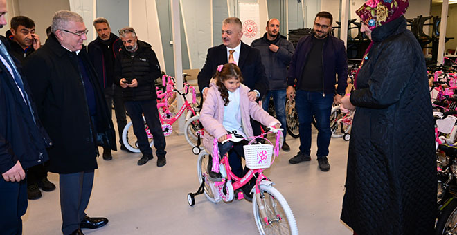 AKRA Gran Fondo gelirleri 700 bisiklet, depremzede çocuklara dağıtıldı
