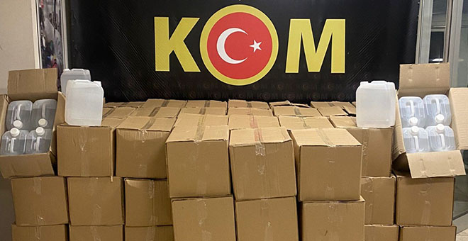 Antalya'da 7 bin litre kaçak alkol operasyonu 