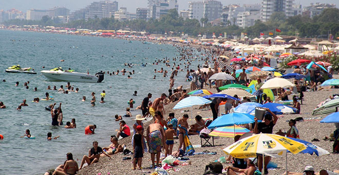 Antalya’ya 200 ülkeden 15 milyon 371 bin turist geldi 