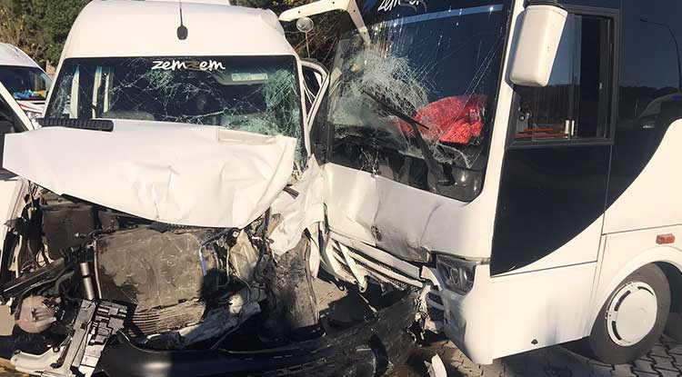 Kemer'de korkunç kaza: 9 yaralı
