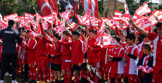 Antalyaspor Futbol Okulları Gelişim ve Kış Kampı tamamlandı 