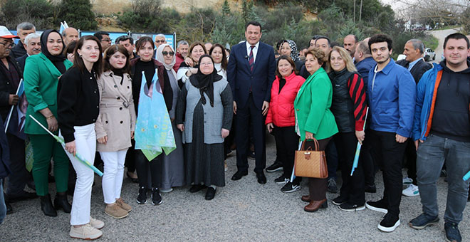 AK Parti Kaş Belediye Başkan adayı Mutlu Ulutaş törenle karşılandı 
