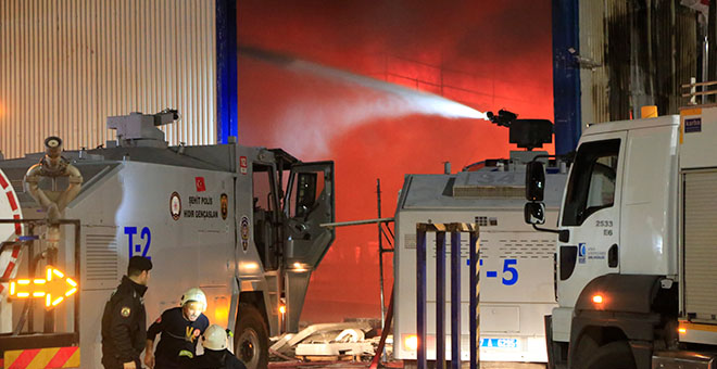 Antalya’daki tersane yangını 3,5 saatte kontrol altına alındı 