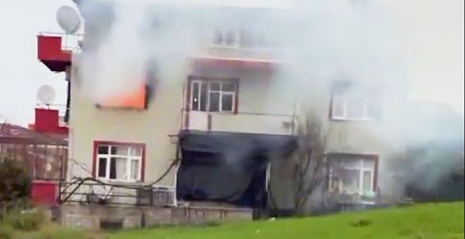 Yaşlı çiftin evinde çıkan yangında 1 kişi hayatını kaybetti, 1 kişi yaralandı 
